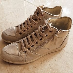 GEOX RESPIRA BLOMIEE BEIGE / GOLD ZIPPERED HI TOP SNEAKERS US 5